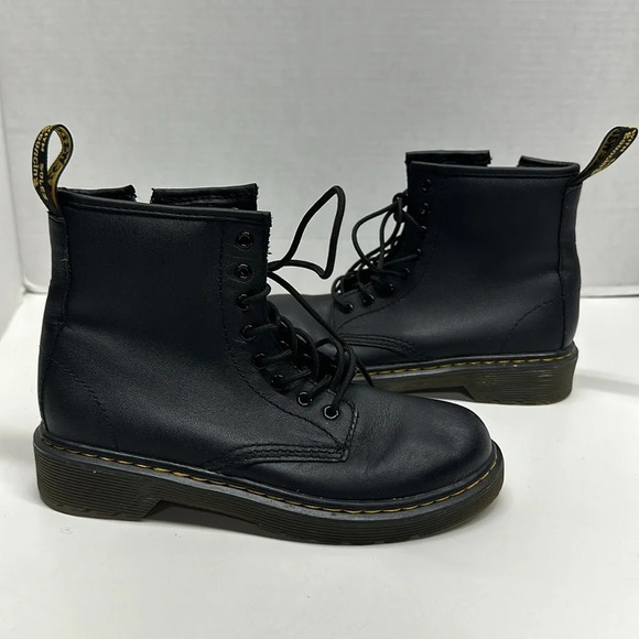 Dr Martens Docs Combat Lace Up Boots Leather Black Youth Kids Big Boys Size 2 - Picture 1 of 9